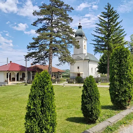 Domacinstvo Pecina Holiday home Petnica