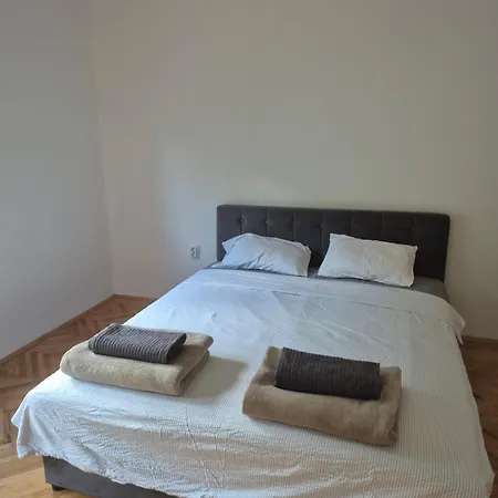 Domacinstvo Pecina * Petnj