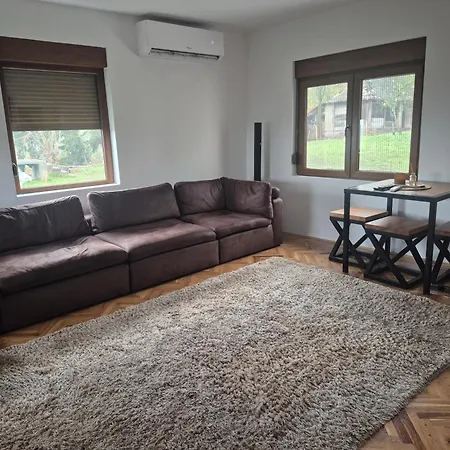 Σπίτι διακοπών Domacinstvo Pecina *