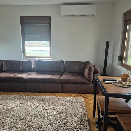 Σπίτι διακοπών Domacinstvo Pecina